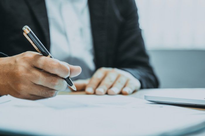 Antigüedad y encadenamiento de contratos en fraude de ley